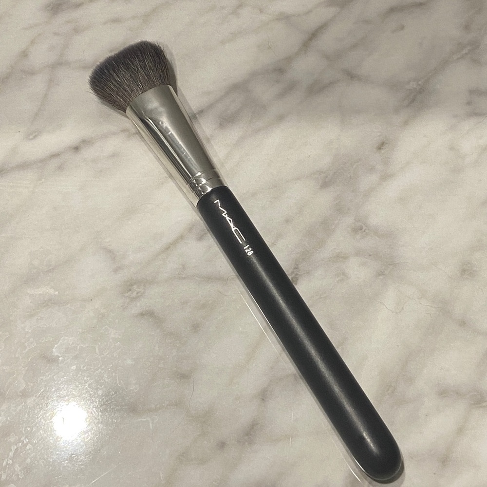 M.A.C Makeup Brush 128 - Picture 2 of 3